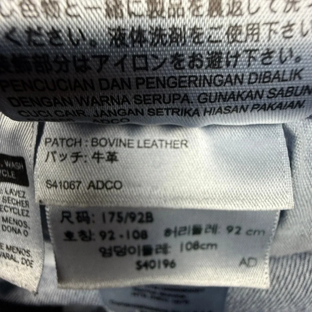Levis note see